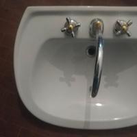 Lavabo in ceramica