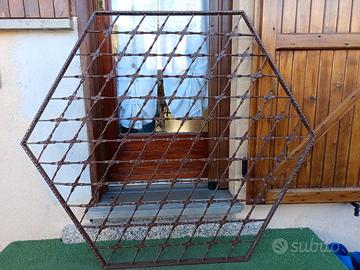 Grata in Ferro Battuto a Forma Esagonale – StileV