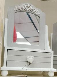 Toilette trucco con specchio