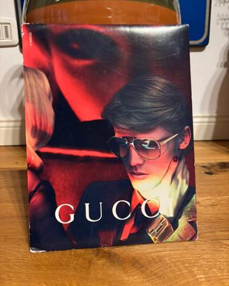 Insegna pubblicitaria Gucci