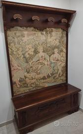Appendiabiti con arazzo e cassapanca metà XXsecolo