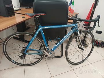 bici da corsa focus cayo  carbonio