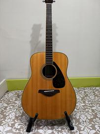 Chitarra acustica Yamaha 820