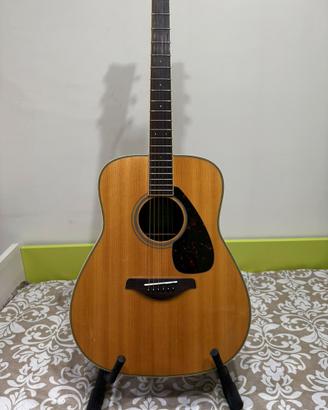 Chitarra acustica Yamaha 820