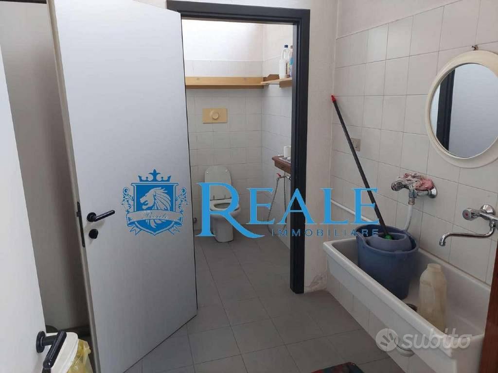 Immobile di 980 m² con 3 locali a Corbetta - Altro