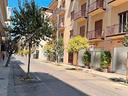 locale-con-tre-vetrine-e-deposito