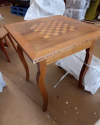 Tavolo in legno per dama/scacchi