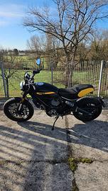DUCATI SCRAMBLER 800 FULL THROTTLE