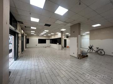 Locale commerciale ristrutturato zona noce