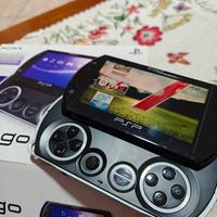 PSP-N1004 PB psp go perfetta completa con giochi