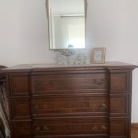 Cassettone antico intarsiato