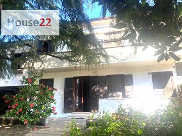 BIFAMILIARE Mq 350 con giardino Mq 500 in Centro a