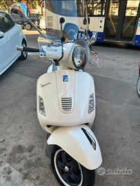 Intramontabile vespa 300 gts