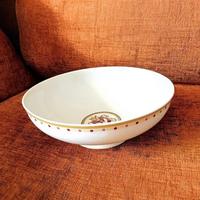 Elegante ciotola in fine porcellana firmata Carlo