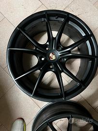 Porsche cerchi 20 pollici originali.
