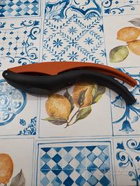 Schiaccianoci Tupperware arancione nero. Nuovo