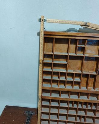 Bacheca o antico cassetto da tipografo in legno