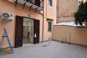 Ampio 3 Vani Ristrutturato con Terrazzo