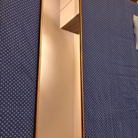 Specchio con cornice dorata mai usato