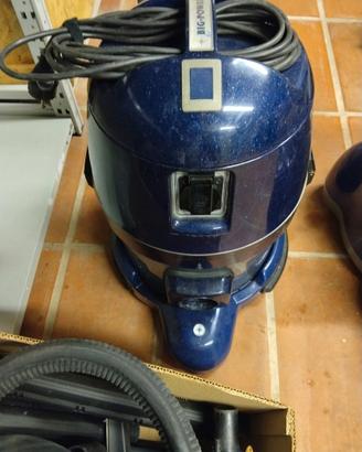 Aspirapolvere Big Power con funzione vapore e nume