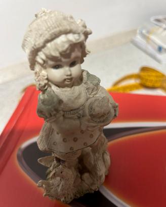 Statuetta ceramica bambina con animale