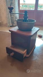 vecchio macinino caffè 