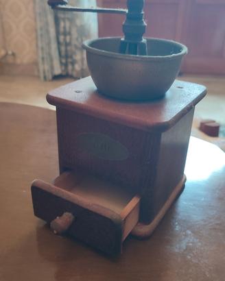 vecchio macinino caffè 