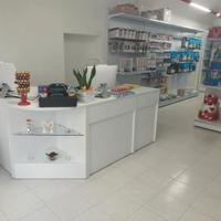 ARREDAMENTO COMPLETO PER ATTIVITÀ COMMERCIALI 