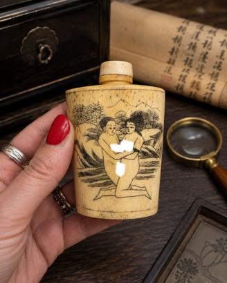 Antica snuff bottle in osso inciso erotica 1900