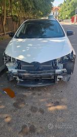 Toyota auris usata