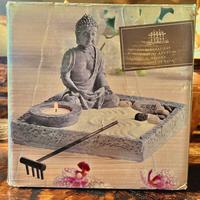 zen decorativo con Buddha, candela e sabbia