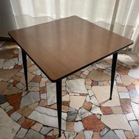 Tavoli in formica