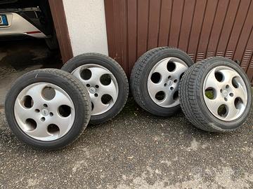 Cerchi in lega Momo in stile Alfa Romeo 195/55 R15