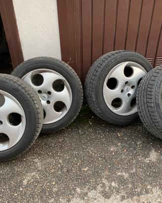 Cerchi in lega Momo in stile Alfa Romeo 195/55 R15