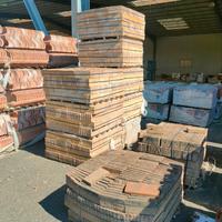 Materiale edile vario, pavimento, mattoni, ecc