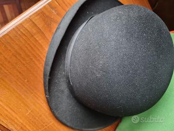 Bombetta e cappelli a cilindro usati.