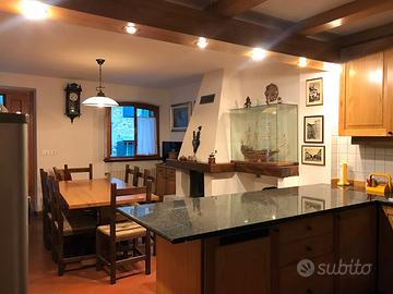 Curata casa accostata nel cuore del centro storico