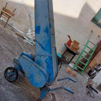 Lanciaraspi per rimozione vinacce