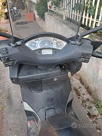 Yamaha xMax 250