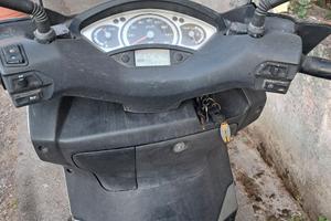 Yamaha xMax 250