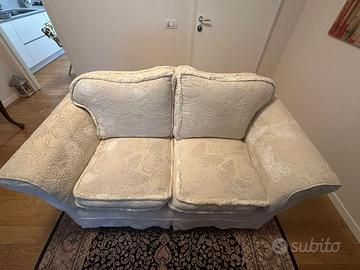 Divani due tre posti stile classico