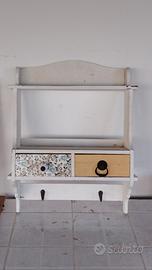 mobiletto shabby chic con cassetti e ganci
