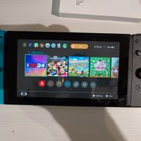 Nintendo Switch pari al nuovo con accessori nuovi 