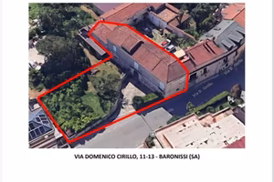 Casa indipendente di 285 m² con più di 5 locali a 