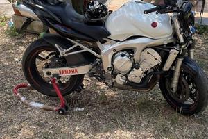 FZ6 YAMAHA NAKED 2004