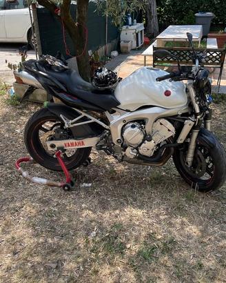 FZ6 YAMAHA NAKED 2004