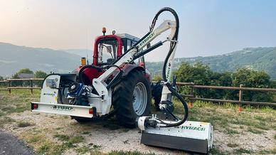 Trattore mcCormic 105 con braccio decespugl hymach