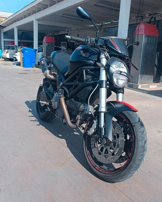 Ducati Monster 696