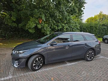Kia Ceed sw plug in Spirit full optional