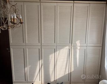 Armadio in legno massiccio bianco
